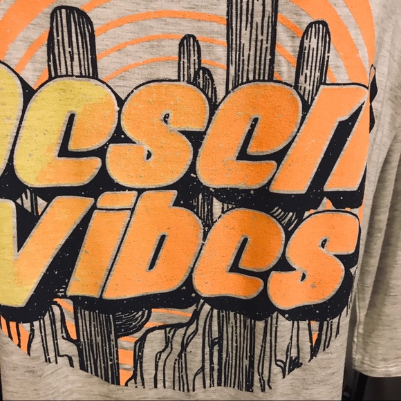 Desert vibe graphics T-shirt cold shoulder - Picture 4 of 8